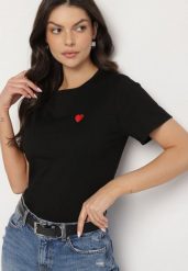 Czarny T-shirt z Bawełny z Krótkim Rękawem i Naszywką w Kształcie Serca Viketta. Czarne bluzki damskie Born2be, l, z aplikacjami, z bawełny, klasyczne, bez kołnierzyka, bez ramiączek. Za 34.99 zł.