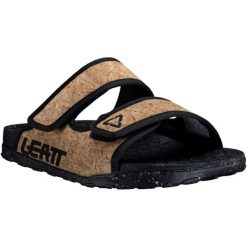 Klapki LEATT SlipOn's 1.0. Brązowe klapki damskie LEATT, bez wzorów, bez obcasa. Za 259.00 zł.
