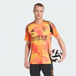 Koszulka Paris FC Ninho. Koszulki sportowe męskie Adidas, s, bez wzorów, bez kołnierzyka, bez ramiączek, do piłki nożnej. Za 439.00 zł.