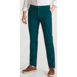 Spodnie chino - Turkusowy. Spodnie materiałowe męskie marki Reserved. Za 99.99 zł.