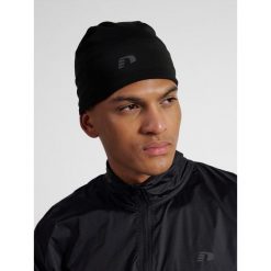 Czapka Newline. Czarne czapki i kapelusze damskie Newline, bez wzorów. Za 157.50 zł.