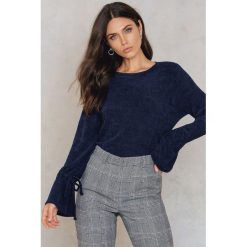 NA-KD Sweter z okrągłym dekoltem i wiązanym rękawem - Blue. Swetry damskie marki NA-KD. Za 161.95 zł.