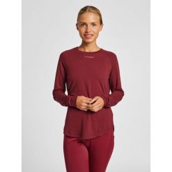 Damska koszulka z długim rękawem Hummel MT Vanja. Czerwone koszulki sportowe damskie Hummel, bez wzorów, bez kołnierzyka, bez ramiączek, na fitness i siłownię. Za 170.00 zł.