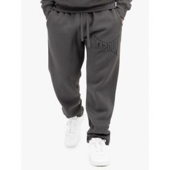 Spodnie dresowe klasyczne Tapout Basic. Brązowe szorty męskie TAPOUT, m, bez wzorów, z dresówki, klasyczne. Za 189.00 zł.