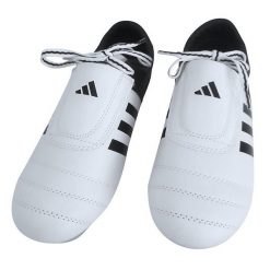 Buty do taekwondo adidas Adi-Kick. Białe obuwie sportowe damskie Adidas, bez wzorów, trekkingowe. Za 207.50 zł.