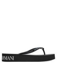 Emporio Armani Japonki XVQS09 XN118 00002 Czarny. Czarne klapki damskie Emporio Armani, bez wzorów, z tworzywa sztucznego, bez obcasa. Za 229.99 zł.