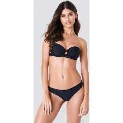 J&K Swim X NA-KD Gładki dół bikini - Black. Czarne bikini damskie J&K Swim X NA-KD. Za 40.95 zł.