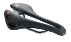 Siodło Selle San Marco Aspide Szorty Open-Fit Carbon FX. Czarne szorty męskie SELLE SAN MARCO, bez wzorów, z włókna. Za 914.10 zł.