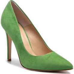 Szpilki SOLO FEMME - 34201-A8-I58/000-04-00 Zielony. Zielone półbuty damskie Solo Femme, bez wzorów, ze skóry, bez obcasa, bez zapięcia. W wyprzedaży za 209.00 zł.