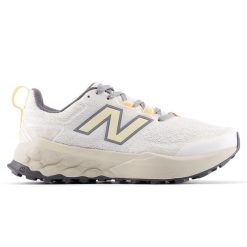 Buty damskie New Balance Fresh Foam Garoé v2 WGARO5CP – beżowe. Brązowe obuwie sportowe damskie New Balance, bez wzorów, z materiału, do biegania. Za 529.99 zł.