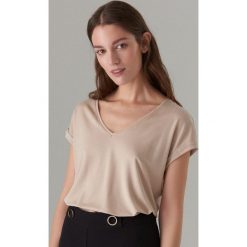Koszulka oversize z lyocellem - Beżowy. T-shirty damskie marki Mohito. Za 49.99 zł.