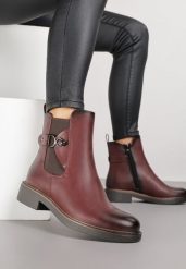 Bordowe Botki Typu Sztyblety z Klamerką i Ozdobnym Paskiem przy Cholewce Hanice. Czerwone botki damskie Renee, z jeansu, eleganckie, bez obcasa, na płaskiej podeszwie, bez zapięcia. Za 199.99 zł.