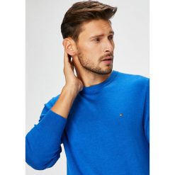 Tommy Hilfiger - Sweter. Szare swetry przez głowę męskie Tommy Hilfiger, z bawełny, z okrągłym kołnierzem. W wyprzedaży za 319.90 zł.