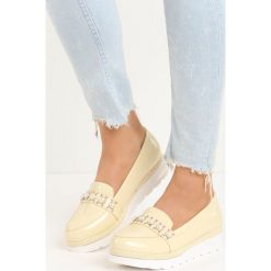 Żółte Mokasyny Glez. Żółte mokasyny damskie Born2be, bez wzorów, ze skóry, bez obcasa, na platformie, bez zapięcia. Za 29.99 zł.