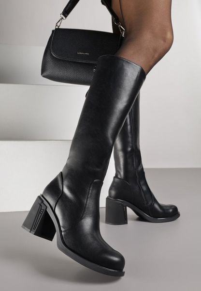 Czarne Kozaki VICES na Słupku ze Skóry Naturalnej Ozdobione Aplikacjami Refesa. Czarne kozaki damskie Renee, z jeansu, bez obcasa, na obcasie. Za 189.99 zł.