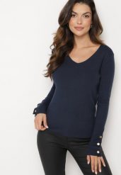 Granatowy Sweter z Dekoltem V i Ozdobnymi Guzikami na Rękawach Atterisa. Niebieskie swetry damskie Born2be, m, bez wzorów, z jeansu, bez kołnierzyka, bez ramiączek, długie, bez kaptura. Za 89.99 zł.