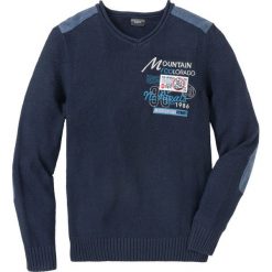 Sweter z dekoltem w serek, z haftem, z bawełny z recyclingu bonprix ciemnoniebieski. Swetry przez głowę męskie marki bonprix. Za 54.99 zł.