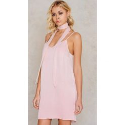 Tranloev Mini sukienka bieliźniana z apaszką - Pink. Sukienki damskie Tranloev. W wyprzedaży za 72.88 zł.