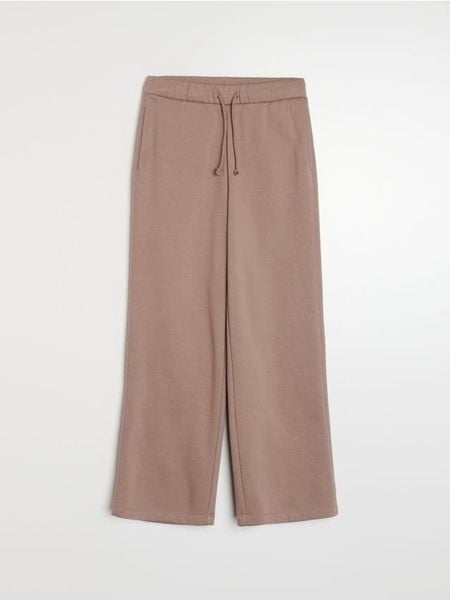 Spodnie straight leg - brązowy. Brązowe spodnie sportowe damskie Sinsay, l, bez wzorów. Za 39.99 zł.