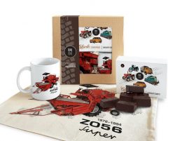 Bizon Super — paczka (Zawartość paczki: koszulka - torba - kubek - słodycze; Rozmiar koszulki / bluzy: S (damska); Kolor koszulki / bluzy: czarny; Rod. Czarne bluzy damskie nikiniki, s, bez wzorów, z bawełny, biznesowe, bez kołnierzyka. Za 179.00 zł.