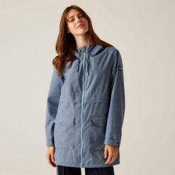 Kurtka turystyczna przeciwdeszczowa damska Navaeh wodoodporna. Niebieskie kurtki damskie Regatta, na zimę, bez wzorów, bez kaptura. W wyprzedaży za 394.00 zł.