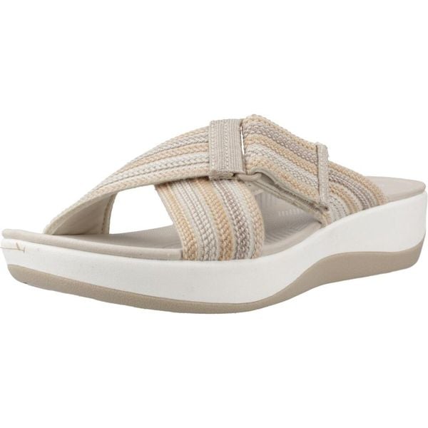 Sandały CLARKS 26176959C Beżowy. Brązowe sandały damskie Clarks, bez wzorów, z tkaniny, bez obcasa, bez zapięcia. Za 134.99 zł.
