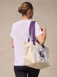 Płócienna torebka shopper - złamana biel. Torebki shopper damskie Reserved, bez wzorów, z bawełny, bez dodatków. Za 149.99 zł.