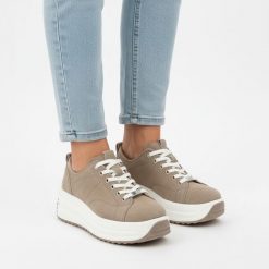 Sneakersy damskie Filippo, cholewka z naturalnej skóry zamszowej z klasycznym sznurowaniem i subtelnymi przeszyciami, masywna platforma o płynnej lin. Brązowe półbuty damskie Filippo, bez wzorów, ze skóry, klasyczne, bez obcasa, na platformie, bez zapięcia. Za 209.00 zł.