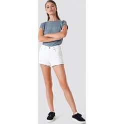 NA-KD Trend T-shirt z błyszczącym napisem Revolution - Blue. T-shirty damskie marki NA-KD Trend. W wyprzedaży za 21.88 zł.