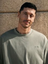 4F T-shirt oversize z bawełny organicznej męski 4F x Robert Lewandowski XL. Niebieskie t-shirty męskie 4f, m, bez wzorów, z bawełny, bez kołnierzyka. W wyprzedaży za 79.99 zł.