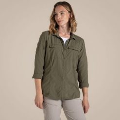 Koszula przeciw komarom damska Craghoppers NosiLife Adventure LS Shirt III. Zielone koszule damskie Craghoppers, bez wzorów, z materiału, eleganckie, bez kołnierzyka, bez ramiączek. Za 369.99 zł.