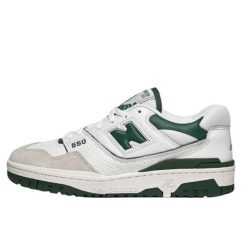 Buty do chodzenia dla dorosłych New Balance 550 White Green. Zielone obuwie sportowe damskie New Balance, bez wzorów, z materiału, do biegania. Za 606.90 zł.