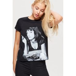 Koszulka z nadrukiem PULP FICTION - Czarny. T-shirty damskie marki Cropp. Za 59.99 zł.
