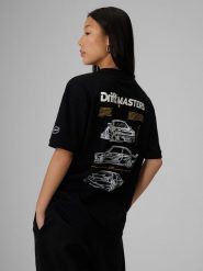 4F T-shirt loose z nadrukiem uniseks 4F x Drift Masters - czarny 3XL. Czarne koszulki sportowe męskie 4f, m, bez wzorów, z bawełny, bez kołnierzyka, bez ramiączek. Za 119.99 zł.