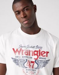 MESKA KOSZULKA WRANGLER AMERICANA TEE WORN WHITE 112320780. Białe t-shirty męskie Wrangler, l, bez wzorów, bez kołnierzyka. Za 79.99 zł.