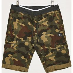 Szorty camo - Khaki. Brązowe szorty męskie Cropp. W wyprzedaży za 39.99 zł.