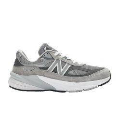 Buty New Balance 990 damskie szare. Białe obuwie sportowe damskie New Balance, bez wzorów, z zamszu, do biegania. Za 1,014.90 zł.