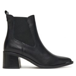 Botki Tamaris. Czarne botki damskie Tamaris, bez obcasa, na słupku, bez zapięcia. Za 429.99 zł.