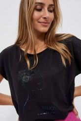 Bluzka z delikatnym printem czarna. Czarne bluzki damskie MOODO, bez wzorów, z bawełny, bez kołnierzyka, bez ramiączek. W wyprzedaży za 17.49 zł.
