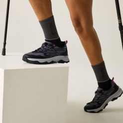 Damskie wodoodporne buty sportowe Blaze. Szare obuwie sportowe damskie Regatta, bez wzorów, z nylonu. W wyprzedaży za 149.99 zł.