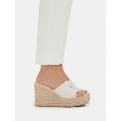 Klapki Calvin Klein. Białe espadryle damskie Calvin Klein, bez wzorów, bez obcasa, bez zapięcia. Za 409.99 zł.