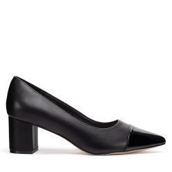 Czółenka Clara Barson. Czarne czółenka damskie Clara Barson, bez wzorów, bez obcasa, bez zapięcia. Za 119.99 zł.
