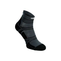 Skarpety do biegania KIPRUN STRAP. Czarne skarpety męskie KALENJI, z elastanu. Za 24.99 zł.
