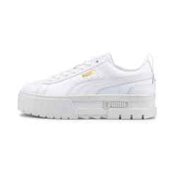 Buty do chodzenia damskie Puma Mayze Classic. Białe obuwie sportowe damskie Puma, bez wzorów, z gumy, trekkingowe. Za 369.00 zł.