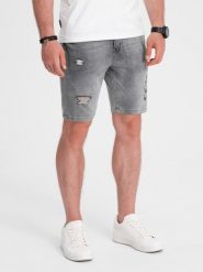 Męskie krótkie spodenki jeansowe z dziurami – szare V2 - Rozmiar: S. Szare szorty męskie Ombre Clothing, m, z aplikacjami, z bawełny, klasyczne. W wyprzedaży za 49.99 zł.