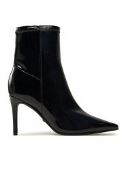 Guess Botki Richery FLFRRY PAF10 Czarny. Czarne botki damskie Guess, ze skóry, bez obcasa, na szpilce, bez zapięcia. Za 449.99 zł.