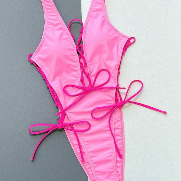 Strój kąpielowy jednoczęściowy z sznurowaniem na plażę Angelien. Czerwone kostiumy jednoczęściowe damskie Intica, l, bez wzorów, z materiału, do pływania. Za 149.00 zł.