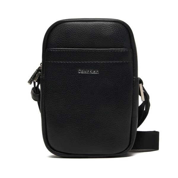 Saszetka Calvin Klein. Czarne saszetki męskie Calvin Klein, młodzieżowe, małe. Za 169.99 zł.