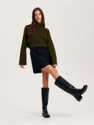 Spódnica mini - czarny. Czarne spódnice damskie Reserved, l, bez wzorów, z tkaniny, mini, rozkloszowane. W wyprzedaży za 59.99 zł.