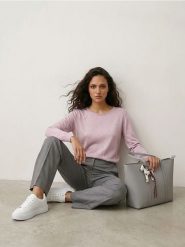 Sweter z metalizowaną nitką, z wiskozą - fioletowy. Fioletowe swetry damskie Sinsay, l, bez wzorów, z wiskozy, bez kołnierzyka, bez ramiączek, bez kaptura. Za 39.99 zł.